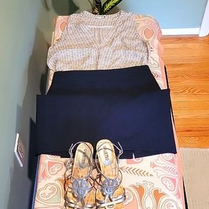 Banana Republic Dark Navy pencil skirt Sz 4